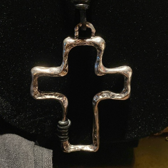 Fashion jewelry bundle 3 necklaces, 2 extra pendants, 1 pair of earrings. - Picture 5 of 10